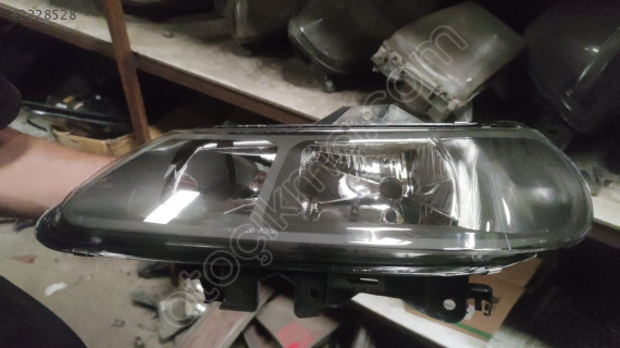 RENAULT LAGUNA ORJİNAL ÇIKMA SAĞ FAR OTO MEHMET