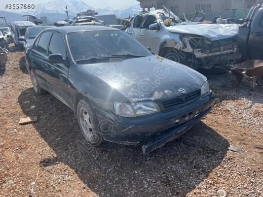 Toyota carina sağ ön çamurluk