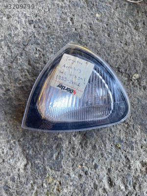Toyota Avensis sol sinyal lambası