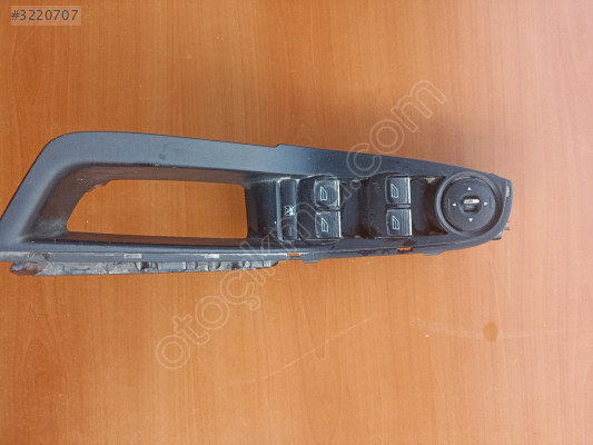 Ford Fiesta sol ön kapı cam kontrol düğmesi