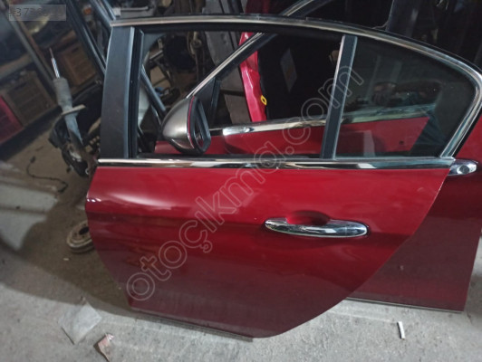 Fiat EGEA sol arka kapı dolu Alev kırmızı