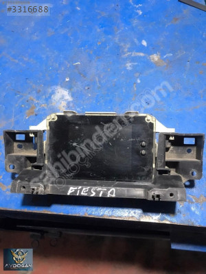 OTO CEM'DEN ÇIKMA FORD FİESTA 2011 ORTA EKRAN
