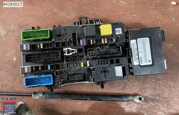 OPEL ASTRA H SEDAN ARKA SİGORTA KUTUSU ORİJİNAL GARANTİLİ