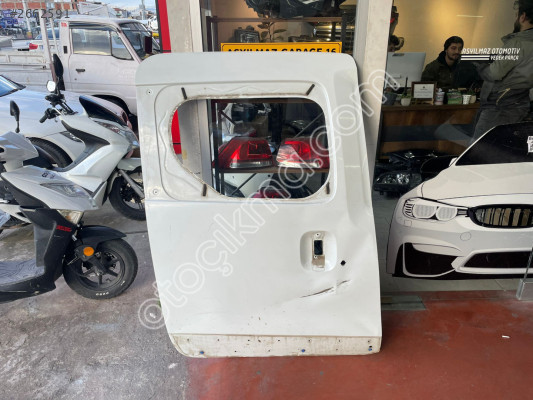 RENAULT EXPRESS SAĞ ARKA KAPI ORJİNAL