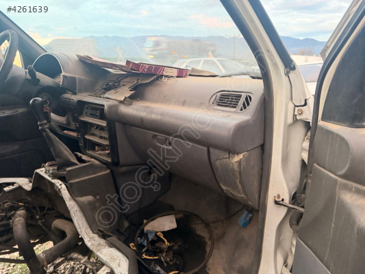 Nissan vanetta ön göğüslük