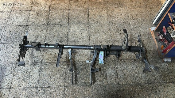 2017-2019 NİSSAN QASHAQİ GÖGÜS DEMİRİ ORJ ÇIKMA
