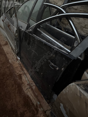 Jetta 2010 model sol ön kapı