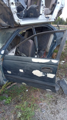 Toyota Carina sol ön kapı çıkma parça.