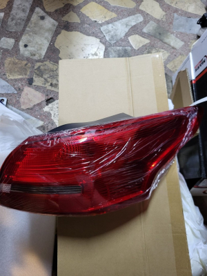 2014 SONRASI FORD FOCUS SAĞ ARKA STOP LAMBASI ORJ F1EB 13404 AD
