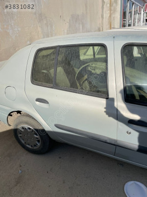 RENAULT CLİO SAĞ ARKA KAPI ÇIKMA ORJİNAL
