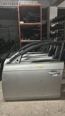 AUDİ A4 SOL ÖN KAPI GRİ TEMİZ ÇIKMA ORJİNAL KAPI MEHMET VW