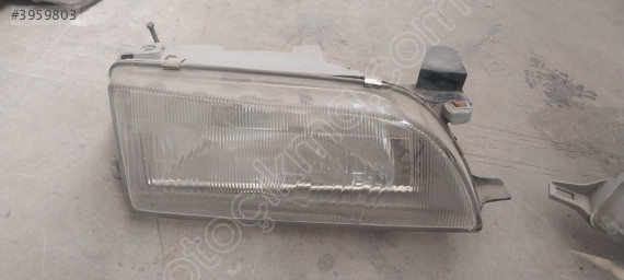 Toyota corolla 101 kasa  Sağ ön Far