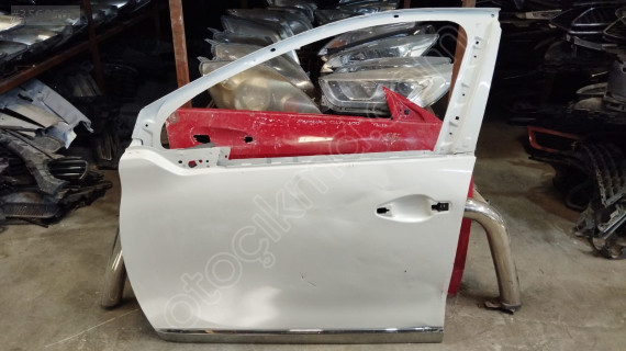 Peugeot 208 sol ön kapı