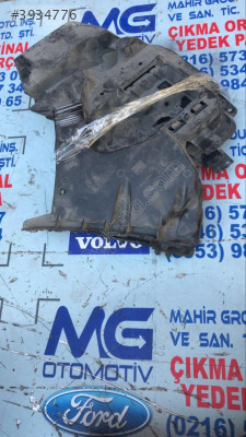VOLVO V40 SAĞ ARKA TAMPON BRAKETİ ORJ ÇIKMA 2019 31395104