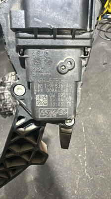 4M51 9F836-AH FORD FOCUS 2 GAZ PEDALI