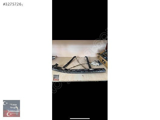 AUDİ A3 SOL ÖN CAM KRİKOSU