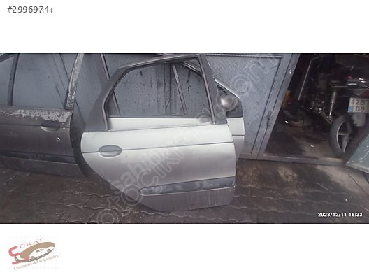 RENAULT SCENİC 1 SAĞ ARKA KAPI ORİJİNAL ÇIKMA