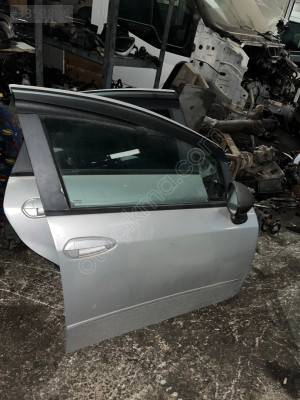 Fiat linea sağ ön kapı dolu çıkma orijinal