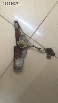 RENAULT R9 GAZ KELEBEĞİ BAĞLANTI AYAĞI ORJ ÇIKMA