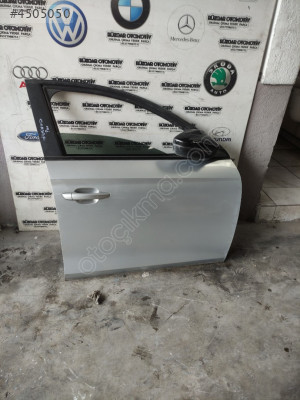 Corsa sağ ön kapı