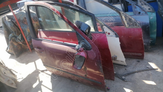 SEAT TOLEDO SAĞ ÖN KAPI DOLU ÇELİKLER OTO ÇIKMA