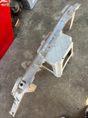 Bmw G30 çıkma orjjnal ön tampon demiri