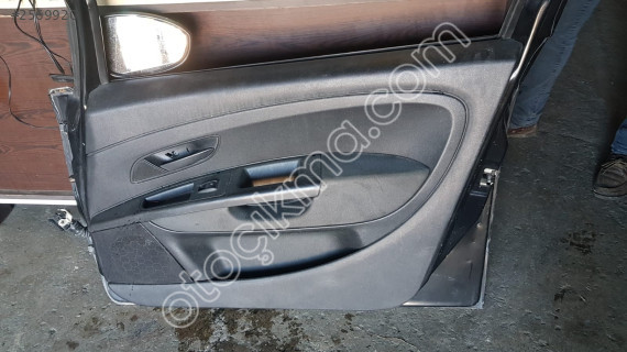 Fiat Punto Sağ Ön Kapı Döşemesi yedek parça