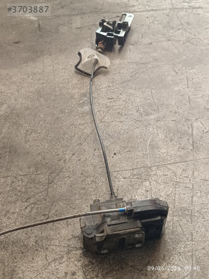 Nissan Qashqai sağ ön kapı kilidi