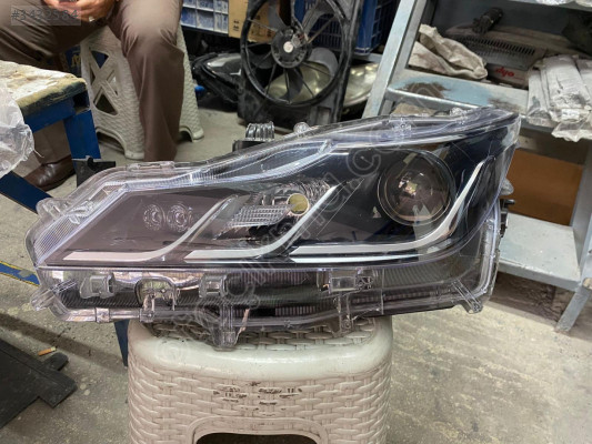 2018-2020 Toyota Corolla İçin Çıkma Sol Far