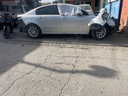 Peugeot 508 sağ ön kapı