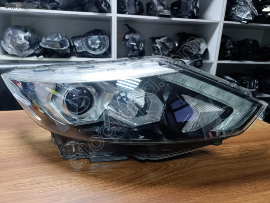 NİSSAN QASHQAİ SAĞ FAR XENON  ORJİNAL ÇIKMA 14-17