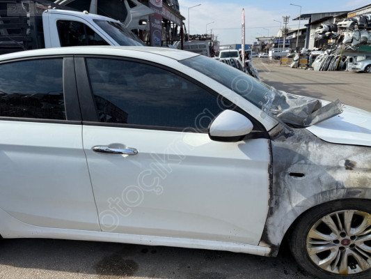 Fiat Egea sağ ön dolu kapı