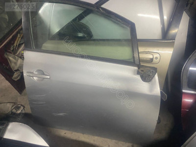Toyota Auris Sağ ön Kapı Çıkma Orjinal