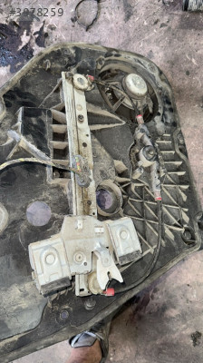 2013 Ford Fiesta sol arka cam krikosu 2000