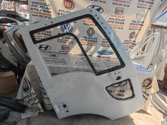 Ford Cargo sağ ön kapı Orjinal 2524 az hasarlı