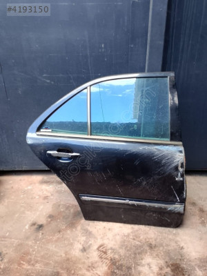 mercedes e kasa w211 sağ arka kapı hafif hasarlı