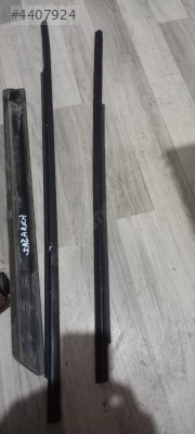 Mitsubishi Carisma sağ arka kapı çıtası