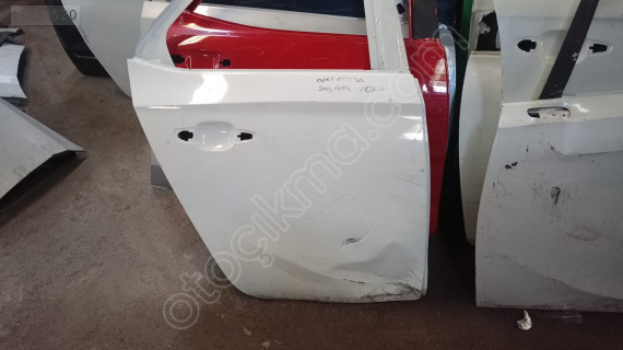 opel corsa e sağ arka kapı