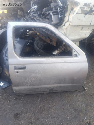 Nissan skyster Pick-up sağ ön kapı 1996-2004