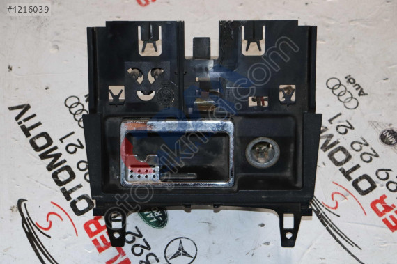 MERCEDES C SERİSİ A212 W212 A204 W204 ORTA KONSOL A2046800179