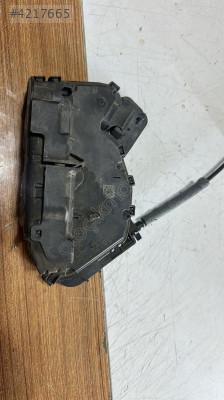 2015-2020 WV PASSAT B8 SAĞ ARKA KAPI KİLİDİ ORJ ÇIKMA