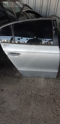 VOLKSWAGEN PASSAT B7 SAĞ ARKA KAPI ÇIKMA DOLU ORJİNAL