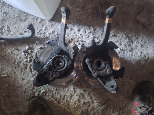 Renault 12 Sağ Sol Ön Taşıyıcılar