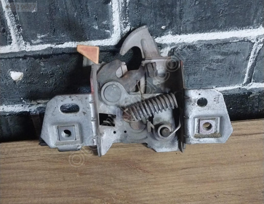 30716530 orj volvo s40 c30 v50 kaput kilidi