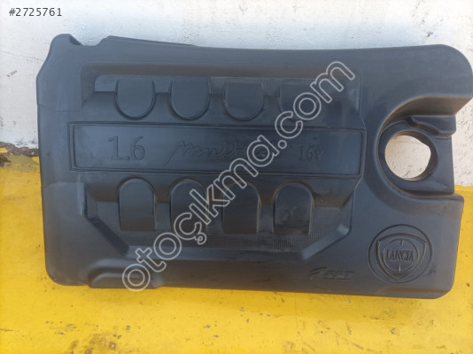 Lancia Delta motor üst plastiği