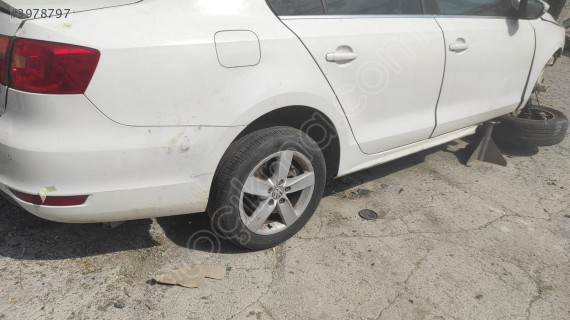 Jetta 2014 arka sağ çamurluk