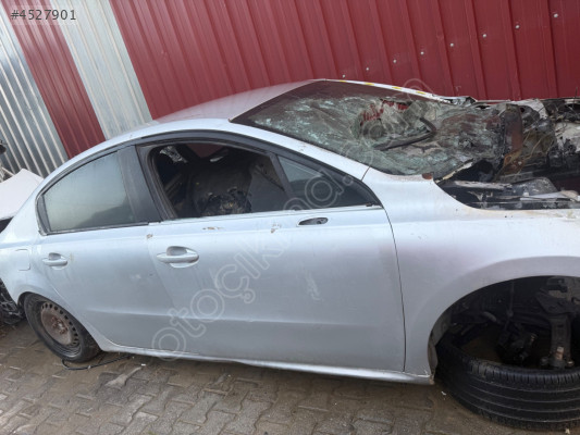 Peugeot 508 sağ arka Çamurluk