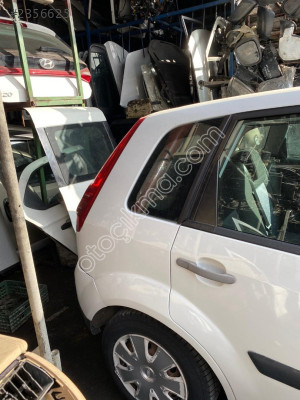 FORD FIESTA SAĞ ARKA ÇAMURLUK KESME HATASIZ