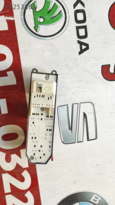 2013 Toyota Yaris dörtlü cam dugmesi