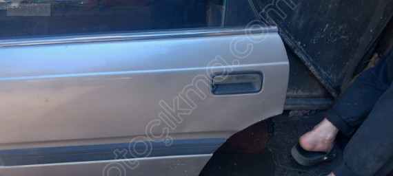 Çıkma mazda 626 sol arka kapı